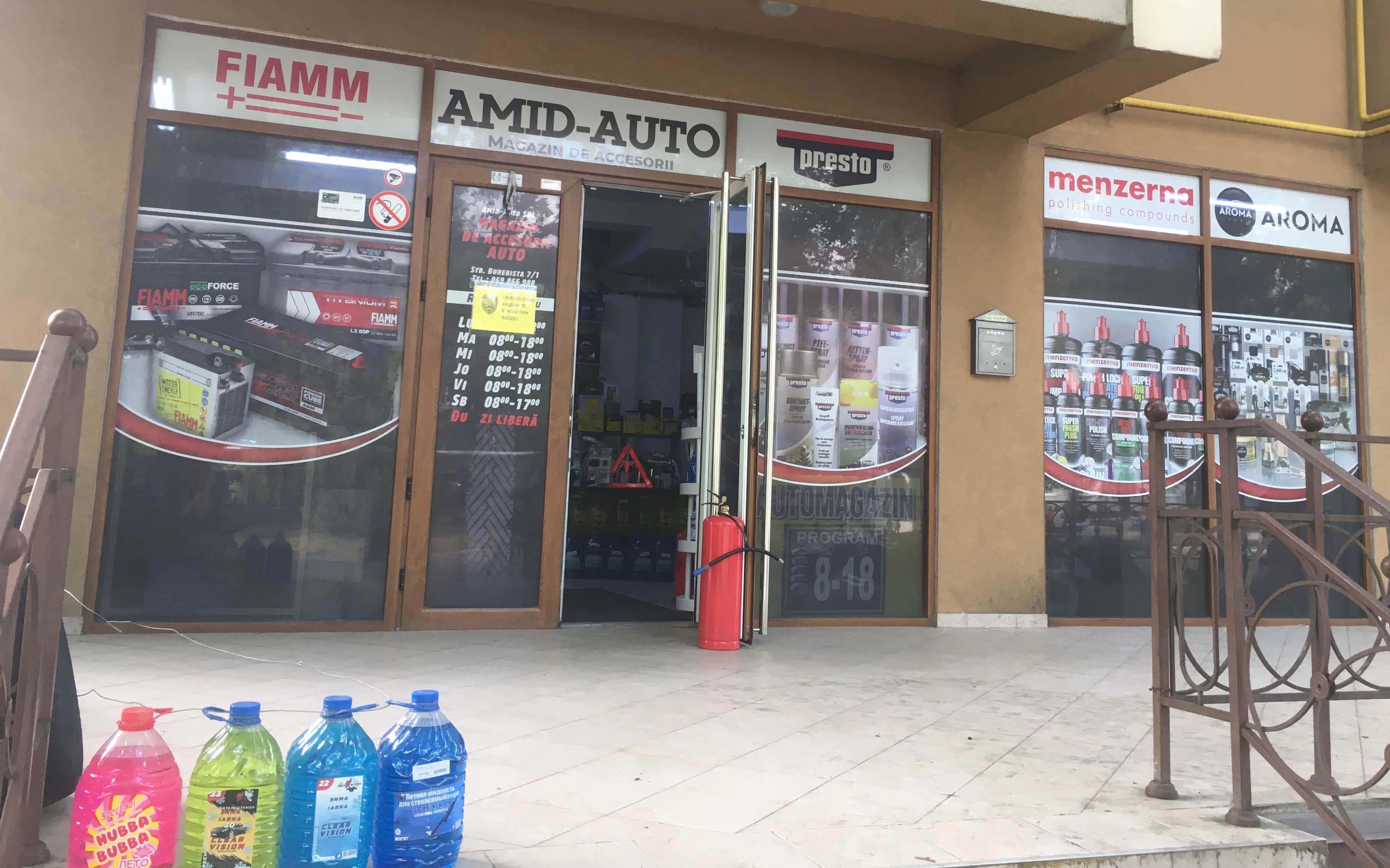 Intrarea în magazinul Amid-Auto de pe strada Burebista 7/1, Chișinău
